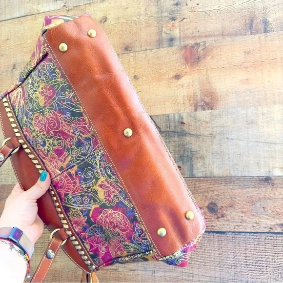 NWOT Patricia Nash Metallic Tooled Lace Poppy Top Zip Tote W Tassel - Picture 8 of 16